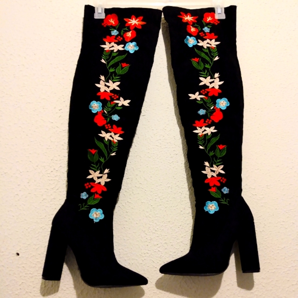 Qupid Black Red Floral Faux Suede Over Knee 4 1/4" Chunky Heel Boots sz 7
